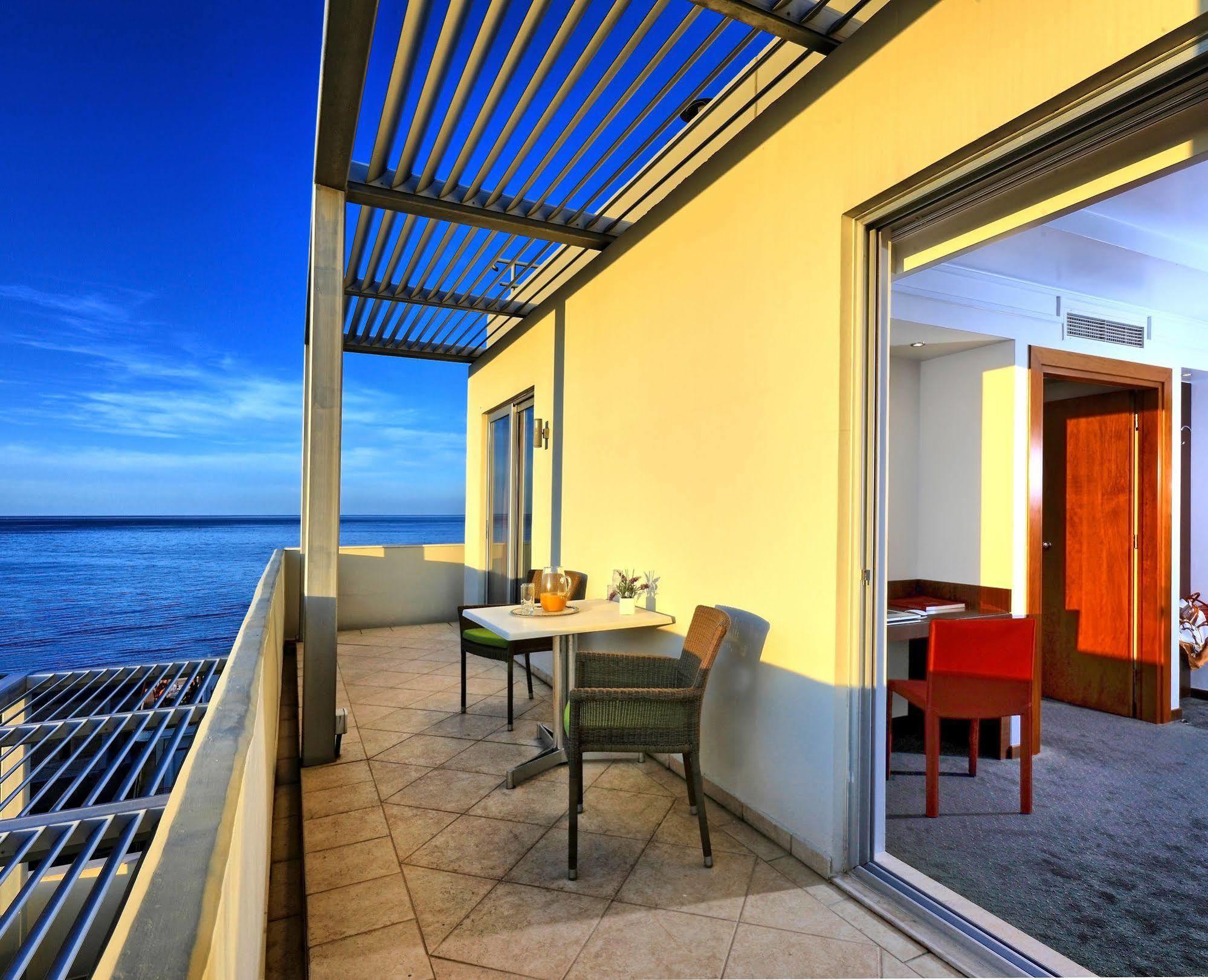 Atrion Hotel Heraklion  Bagian luar foto